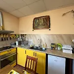 трапезица за до 12 човека с безплатен паркинг, двор и веранди, в град търново Holiday home