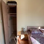 Holiday home трапезица за до 12 човека с безплатен паркинг, двор и веранди, в град търново *