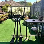 Holiday home трапезица за до 12 човека с безплатен паркинг, двор и веранди, в град търново