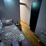 Holiday home трапезица за до 12 човека с безплатен паркинг, двор и веранди, в град търново Veliko Tarnovo