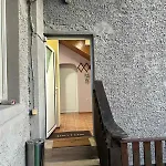 Holiday home трапезица за до 12 човека с безплатен паркинг, двор и веранди, в град търново *