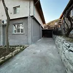 Holiday home трапезица за до 12 човека с безплатен паркинг, двор и веранди, в град търново Veliko Tarnovo