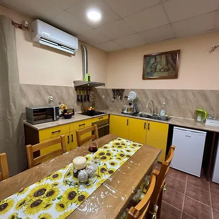 трапезица с безплатен паркинг двор и веранди Дом отдыха