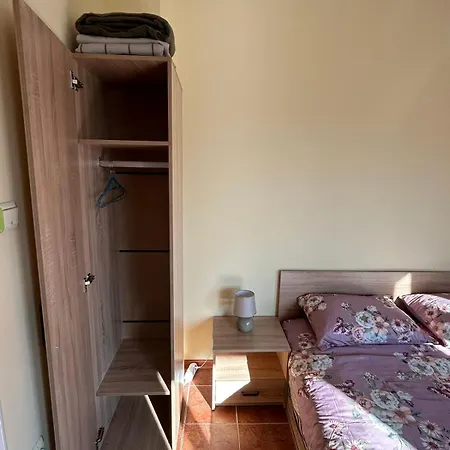 Ваканционна къща трапезица с безплатен паркинг двор и веранди *