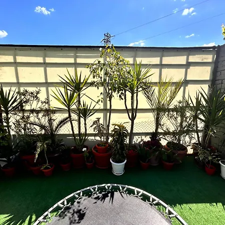 трапезица с безплатен паркинг двор и веранди Дом отдыха