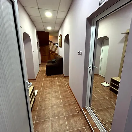 трапезица с безплатен паркинг двор и веранди Велико-Тырново