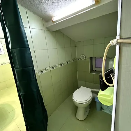 трапезица с безплатен паркинг двор и веранди * Велико-Тырново