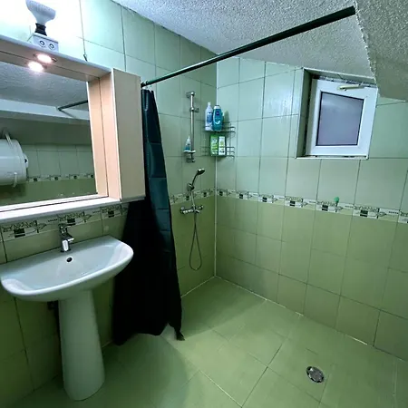 трапезица с безплатен паркинг двор и веранди Дом отдыха