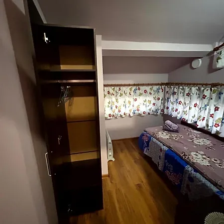 трапезица с безплатен паркинг двор и веранди * Велико-Тырново