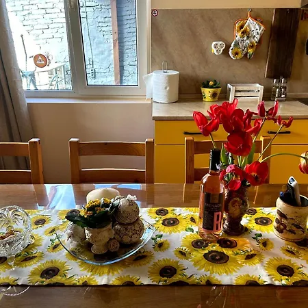 трапезица с безплатен паркинг двор и веранди Дом отдыха *