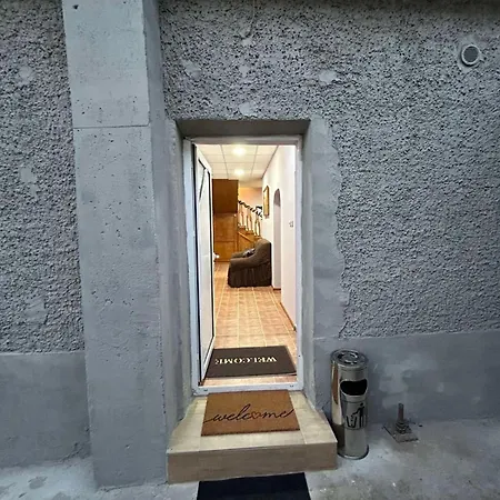 трапезица с безплатен паркинг двор и веранди Дом отдыха Велико-Тырново