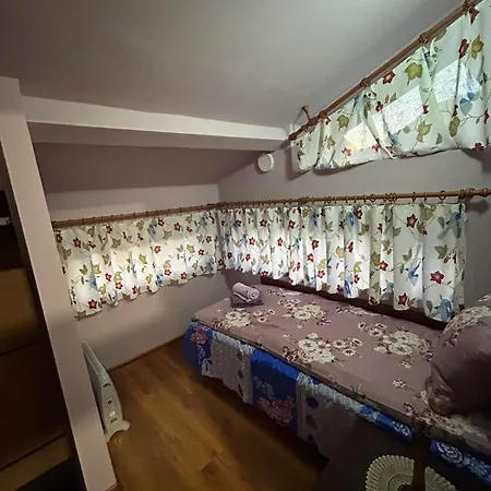 трапезица с безплатен паркинг двор и веранди * Veliko Tarnovo