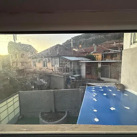 трапезица с безплатен паркинг двор и веранди Дом отдыха *