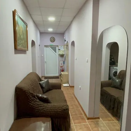 трапезица с безплатен паркинг двор и веранди * Велико-Тырново