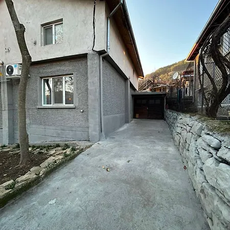 Дом отдыха трапезица с безплатен паркинг двор и веранди Велико-Тырново