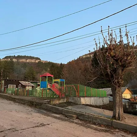 трапезица с безплатен паркинг двор и веранди