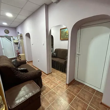 трапезица с безплатен паркинг двор и веранди Дом отдыха