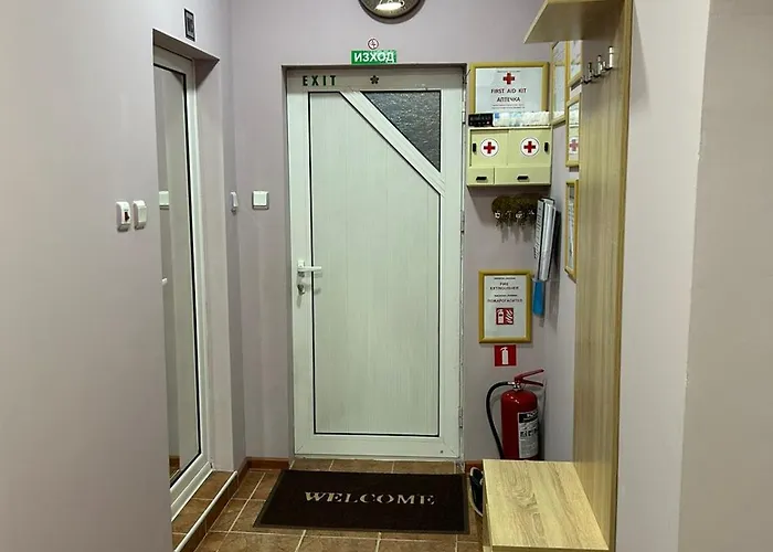 Holiday home трапезица за до 12 човека с безплатен паркинг, двор и веранди, в град търново