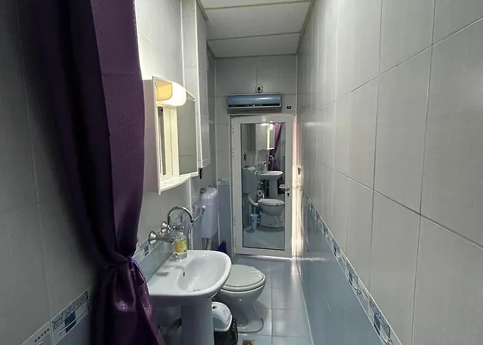 трапезица за до 12 човека с безплатен паркинг, двор и веранди, в град търново * 벨리코 터르노보