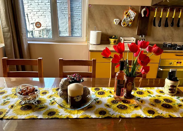 трапезица за до 12 човека с безплатен паркинг, двор и веранди, в град търново 펜션