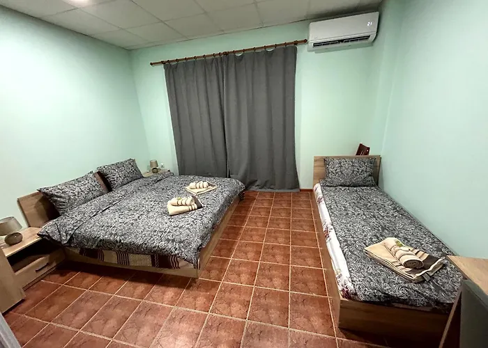 Holiday home трапезица за до 12 човека с безплатен паркинг, двор и веранди, в град търново Veliko Tarnovo