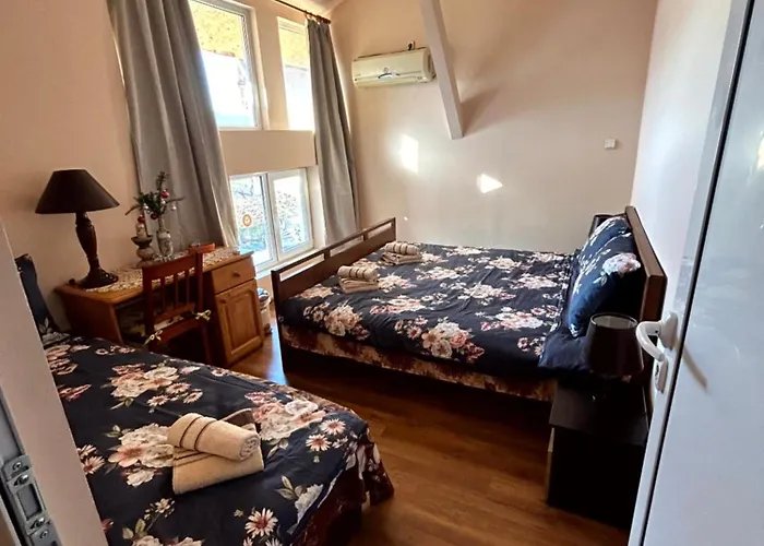 трапезица за до 12 човека с безплатен паркинг, двор и веранди, в град търново 펜션 *