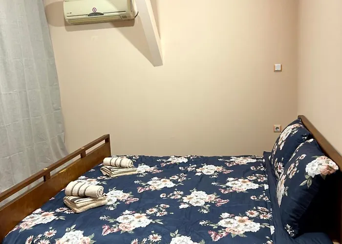 Holiday home трапезица за до 12 човека с безплатен паркинг, двор и веранди, в град търново Veliko Tarnovo