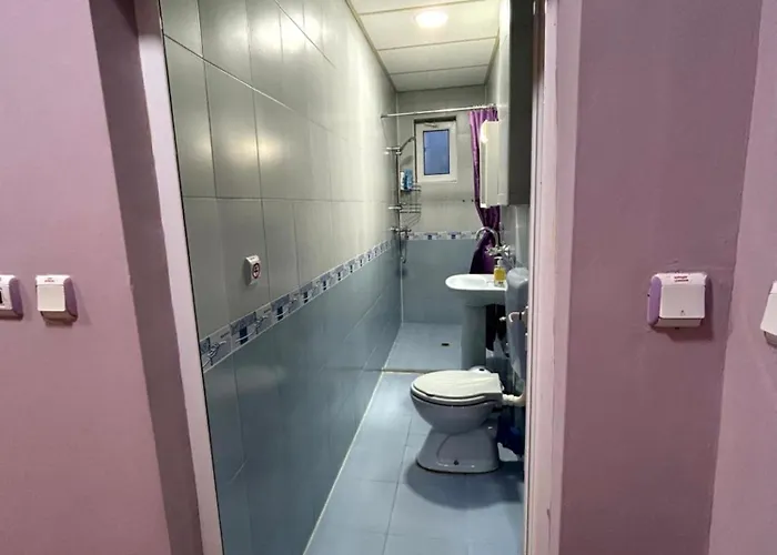 трапезица за до 12 човека с безплатен паркинг, двор и веранди, в град търново 벨리코 터르노보