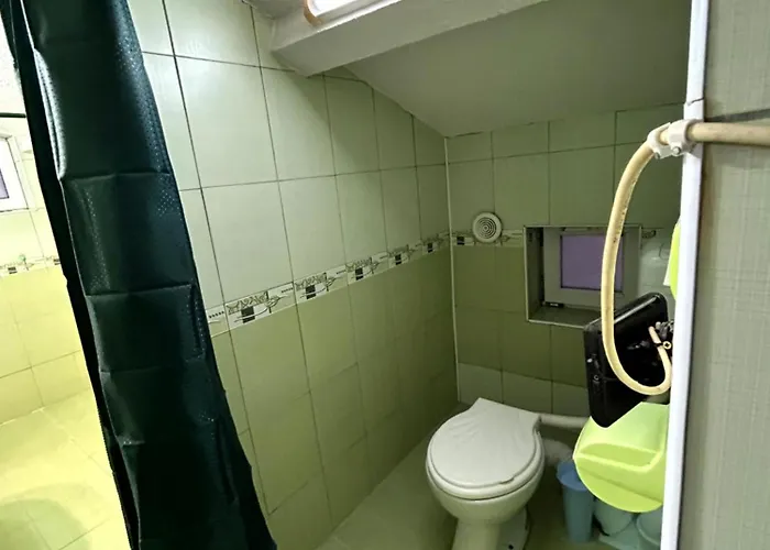 трапезица за до 12 човека с безплатен паркинг, двор и веранди, в град търново * Veliko Tarnovo