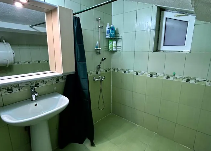 трапезица за до 12 човека с безплатен паркинг, двор и веранди, в град търново 펜션