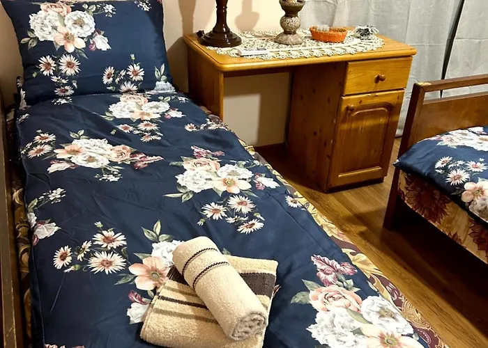 Holiday home трапезица за до 12 човека с безплатен паркинг, двор и веранди, в град търново