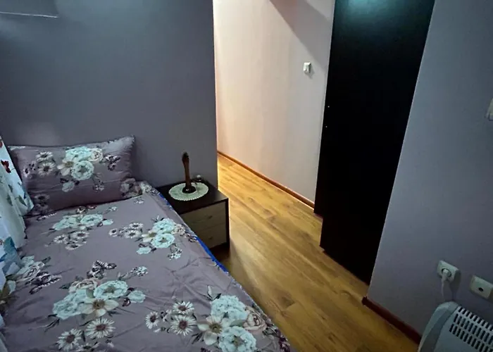 Holiday home трапезица за до 12 човека с безплатен паркинг, двор и веранди, в град търново Veliko Tarnovo