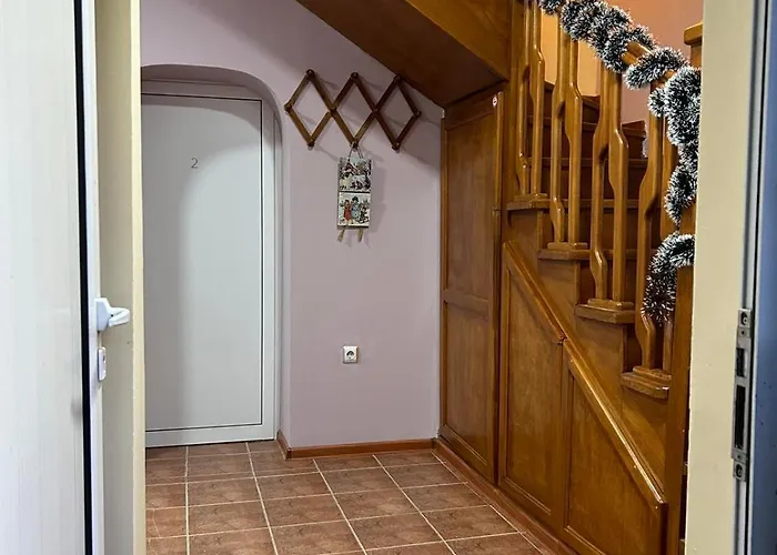 Holiday home трапезица за до 12 човека с безплатен паркинг, двор и веранди, в град търново Veliko Tarnovo