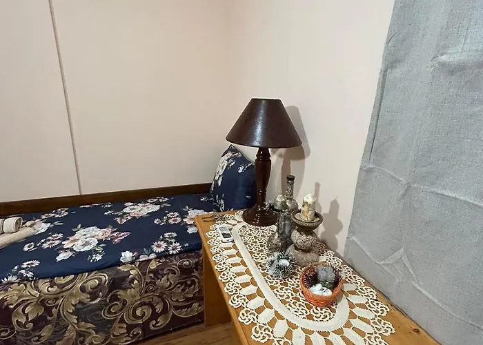 трапезица за до 12 човека с безплатен паркинг, двор и веранди, в град търново Veliko Tarnovo