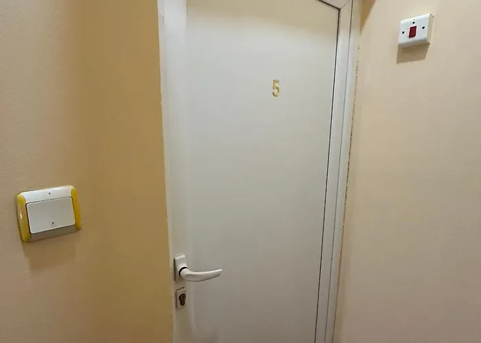 трапезица за до 12 човека с безплатен паркинг, двор и веранди, в град търново 펜션 *