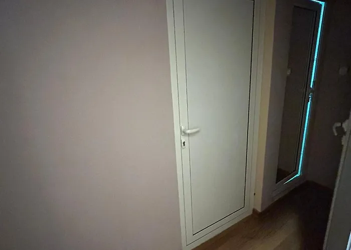 трапезица за до 12 човека с безплатен паркинг, двор и веранди, в град търново 펜션 벨리코 터르노보