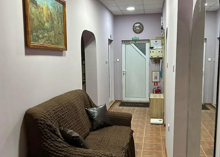 трапезица за до 12 човека с безплатен паркинг, двор и веранди, в град търново 펜션 벨리코 터르노보