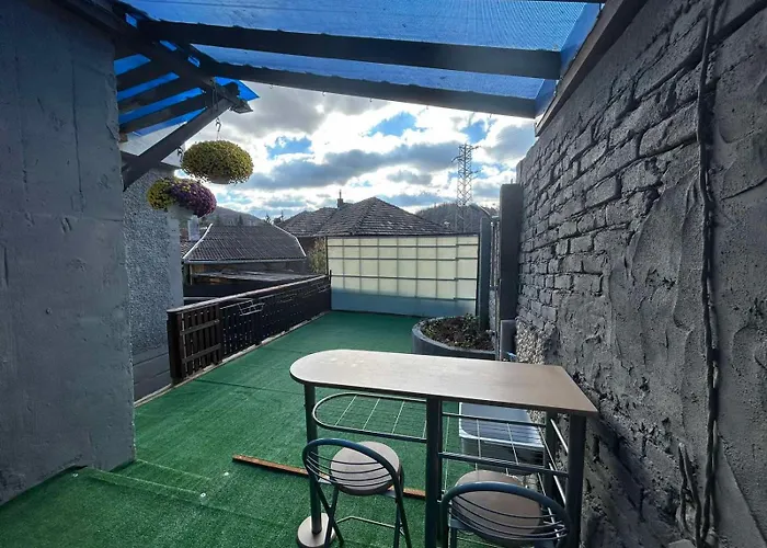 трапезица за до 12 човека с безплатен паркинг, двор и веранди, в град търново 펜션