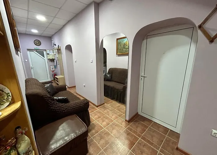 трапезица за до 12 човека с безплатен паркинг, двор и веранди, в град търново 펜션